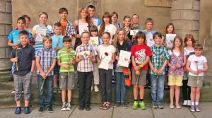 Florian Werner, Steven Piethe und Leony Schuhknecht aus der Klasse 3b der Erich Mäder Schule Altenburg stellten ihre Gruppenarbeit vor. (Foto: Silke Arnold)