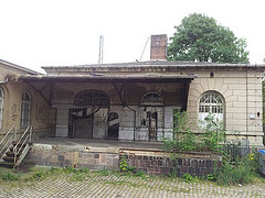 Die alte Bahnpost an der Südseite des Altenburger Bahnhofs (Foto: der uNi)