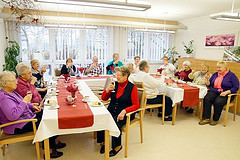 Die Besucher der Begegnungsstätte freuen sich über die Neuanschaffungen. (Foto: Ronny Seifarth)