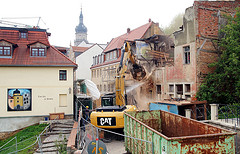 In dieser Woche begannen die Abrissarbeiten in der Pauritzer Straße. (Foto: Ronny Seifarth)