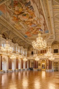 Festsaal im Residenzschloss Altenburg mit Deckengemälde, (Foto: Marcus Glahn, Schatzkammer Thüringen)