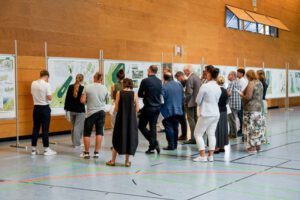 Die Jury nahm die Wettbewerbsbeiträge im Goldenen Pflug in Augenschein.(Foto: Franziska Ebert)