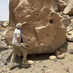 Prähistorische Vogelbruthöhlen im Tibesti-Gebirge,_Mai 2025 (Quelle: J. Hering)