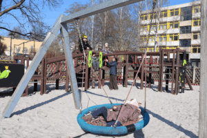 Neue Spielgeräte an der Regenbogenschule Altenburg (Foto: Landratsamt Altenburger Land)