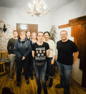 Der Vorstand des SPD Ortsvereins Schmölln Gößnitz zeigt sich geschlossen und engagiert.Hintere Reihe von links nach rechts: Sven Schrade, Christin Kühn, Jonas Kießhauer und Stephanie Wendt. Vordere Reihe von links nach rechts: Jan Stiebritz, Angela Schubert und Frank Rauschenbach. (Foto: SPD Schmölln/Gößnitz)