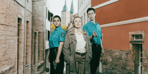 Blutrote Spitzen_v. l. n. r. Schauspielerin Antonia Marie Waßmund, Schauspielerin Charlotte Ronas und Schauspieler Rufus Gülland (Foto: Ronny Ristok)