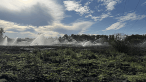 Löscharbeiten Kohlebrand Restloch Rusendorf_(Foto: Landratsamt Altenburger Land)