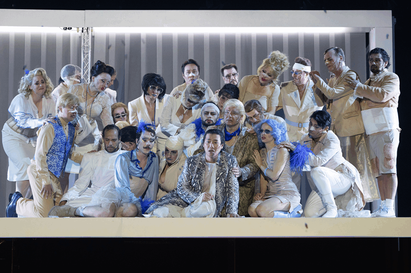 „La Traviata“_Opernchor und Solisten des Theaters Altenburg Gera (Foto: Ronny Roistok)